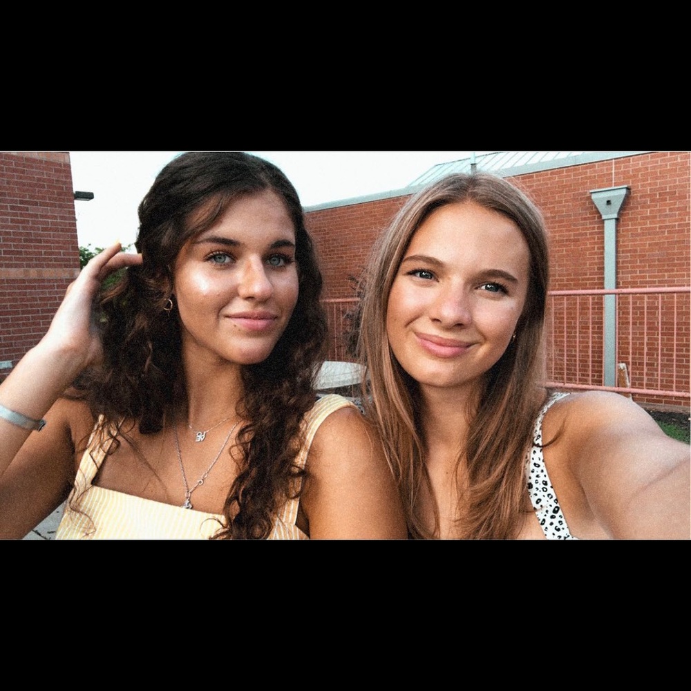 Meet your Posher’s, Jane and Ava